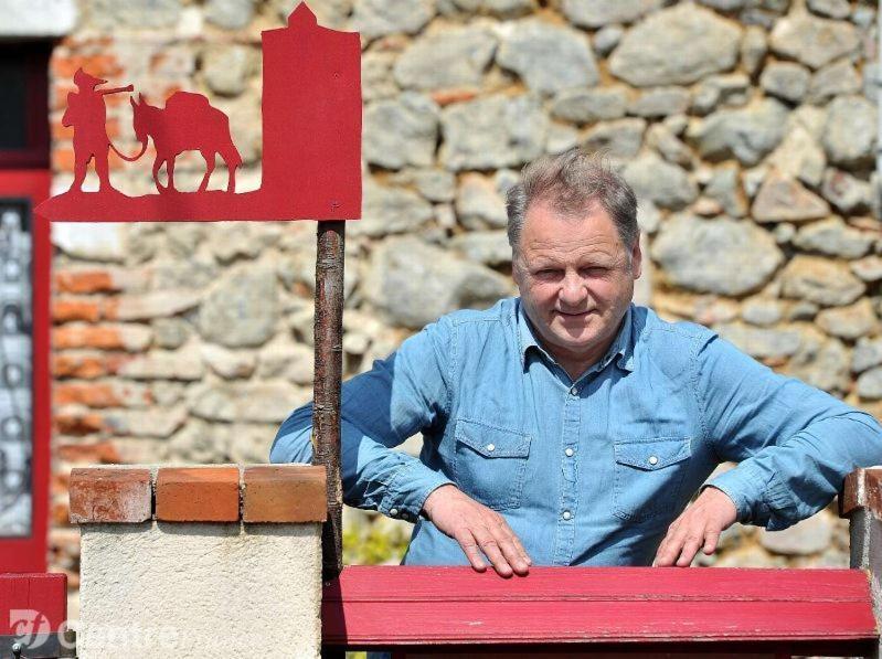 Les Maitres Sonneurs Bed and Breakfast Huriel Exteriör bild