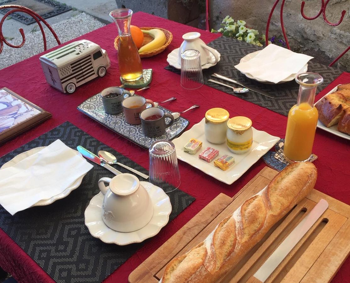 Les Maitres Sonneurs Bed and Breakfast Huriel Exteriör bild
