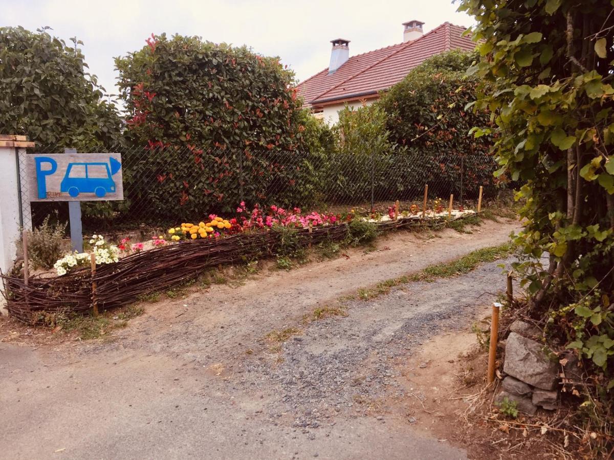 Les Maitres Sonneurs Bed and Breakfast Huriel Exteriör bild